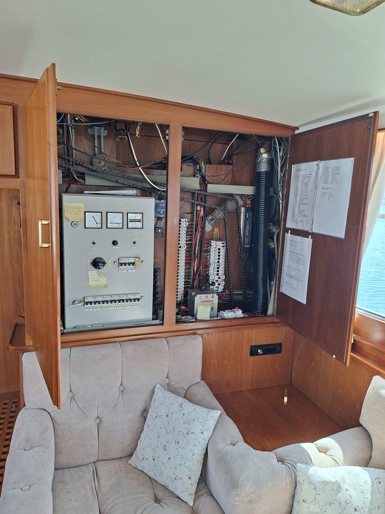 Super van Craft 1670 electra kast in salon