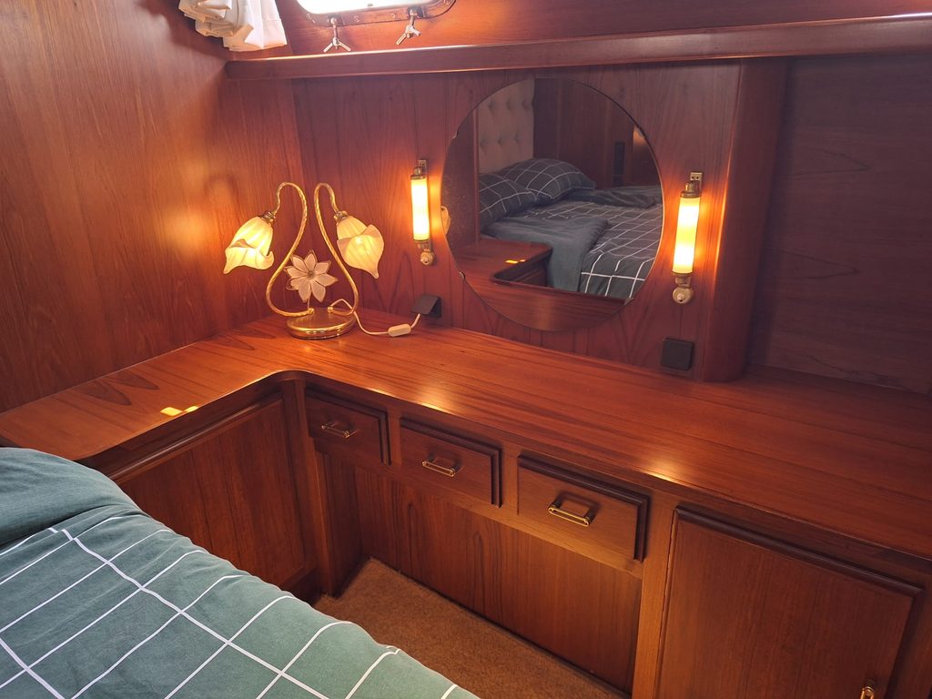 Super van Craft 1670 kaptafel achterkajuit