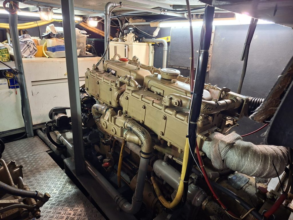 Super van Craft 1670 machinekamer 1