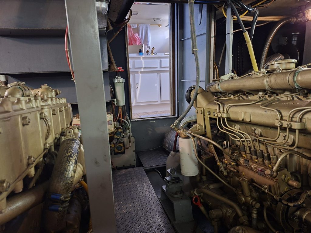 Super van Craft 1670 machinekamer 3