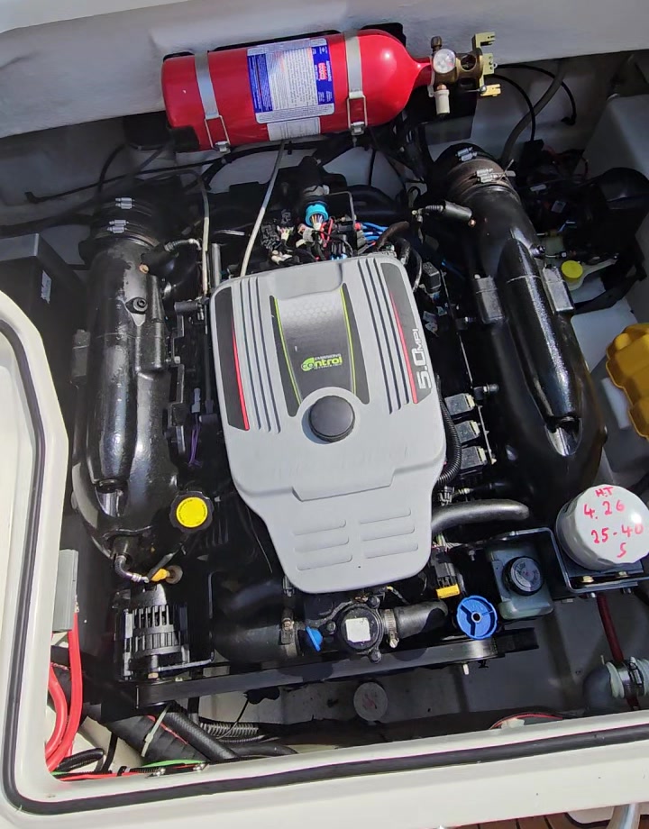 mercruiser 5.0 mpi motorruimte