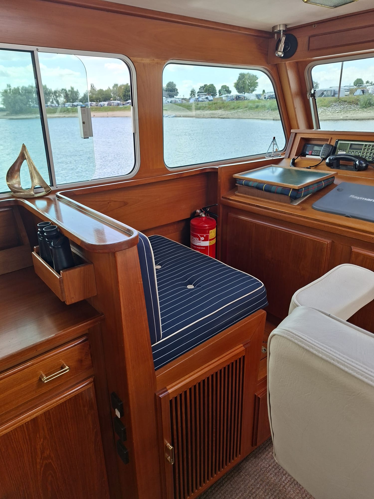 Super van Craft 1670 stuurhut 4