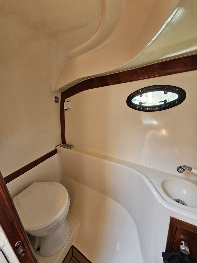 Moonday 31 toilet