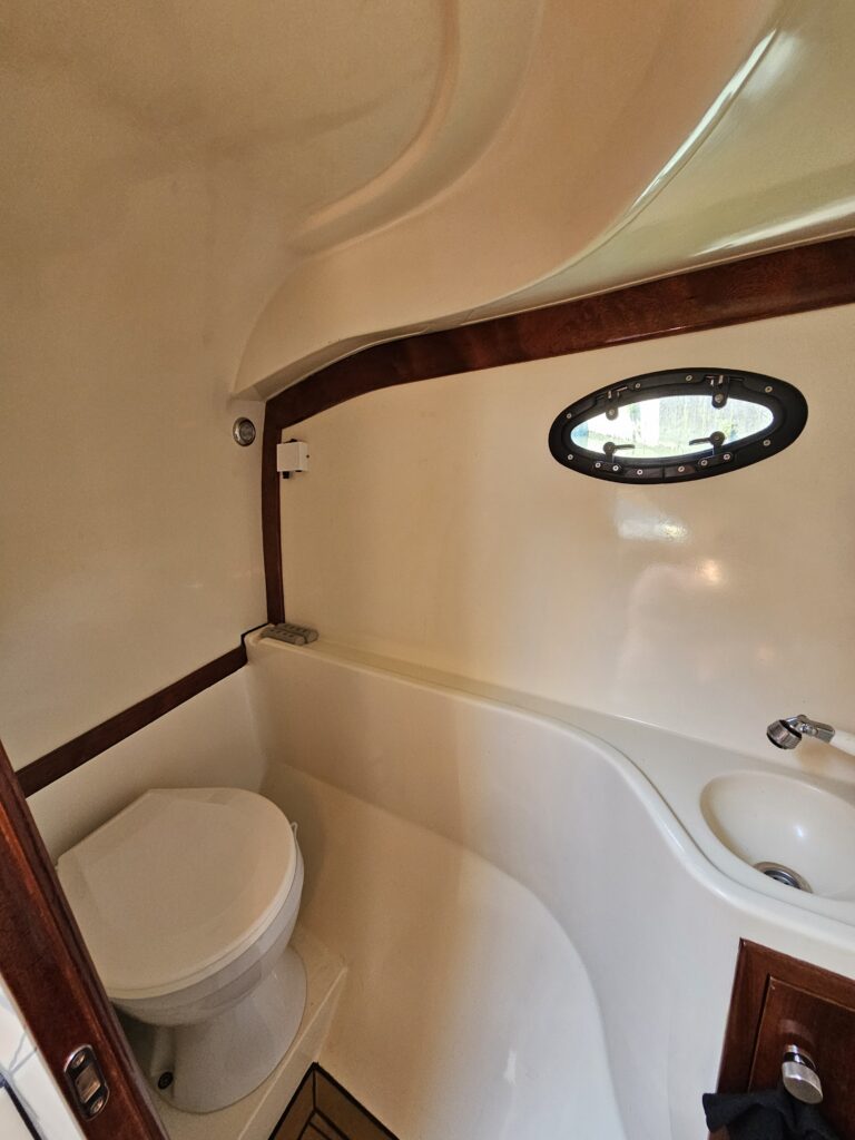 Moonday 31 toilet